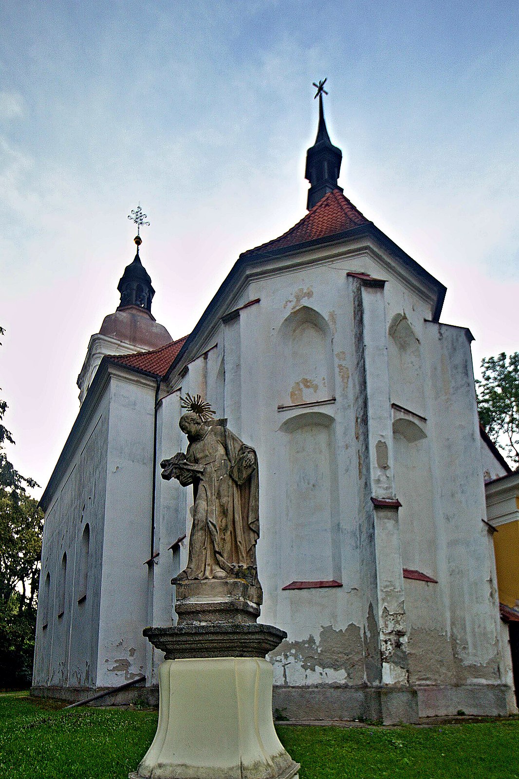 
<span>Kostel svatých Petra a Pavla v Chotovinách</span>
