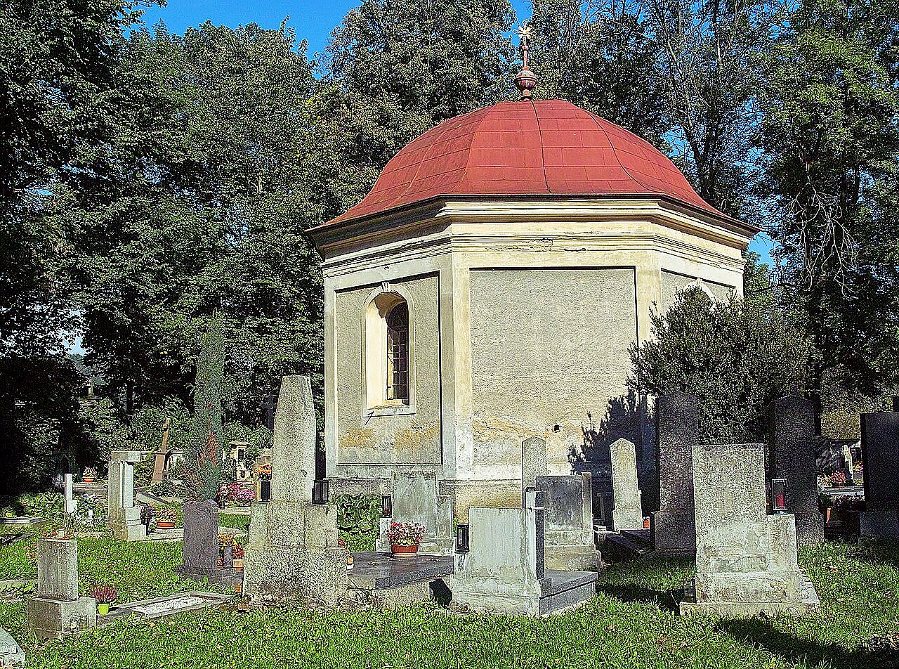 
<span>Pohřební kaple Povýšení svatého Kříže ve Šťáhlavech</span>
