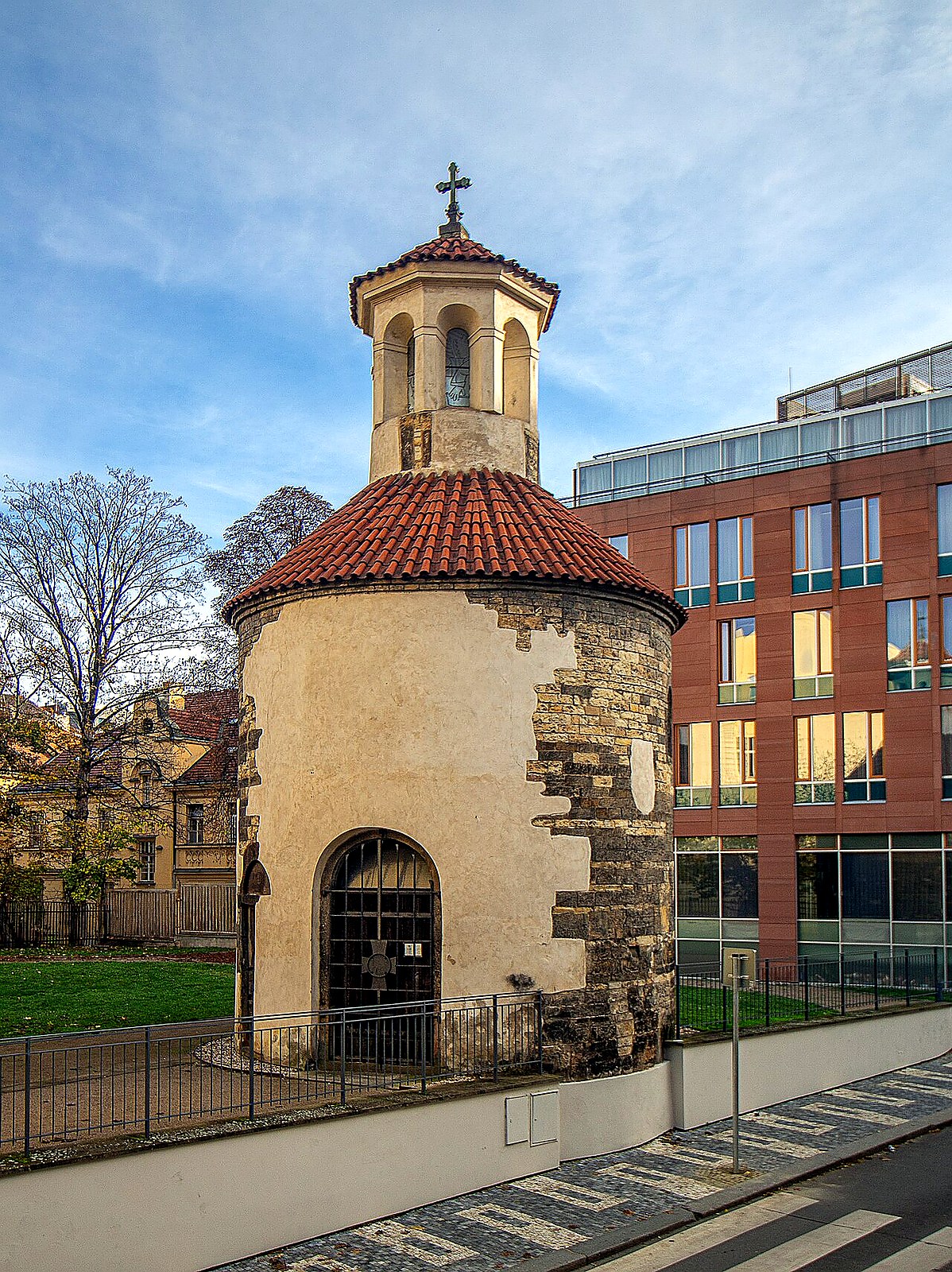 
<span>Rotunda svatého Longina v Praze</span>
