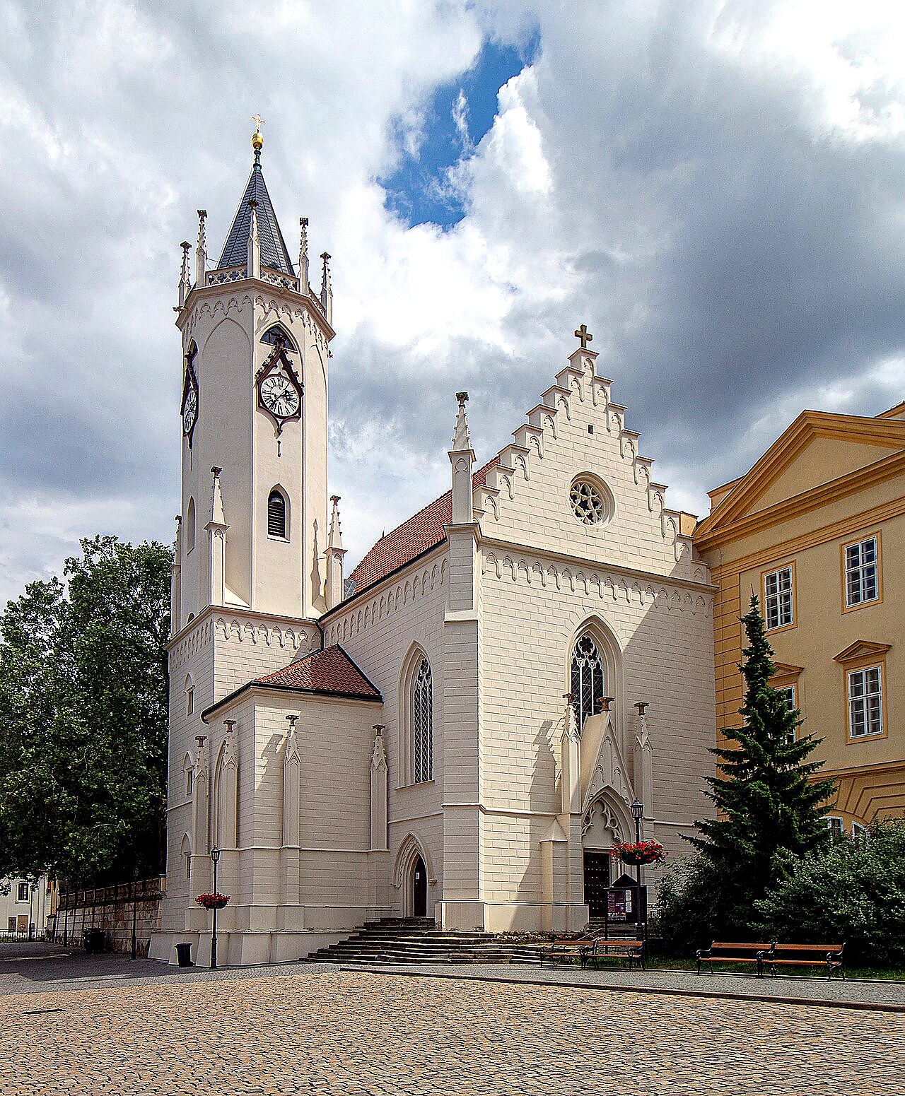
<span>chrám Povýšení svatého Kříže v Teplicích</span>
