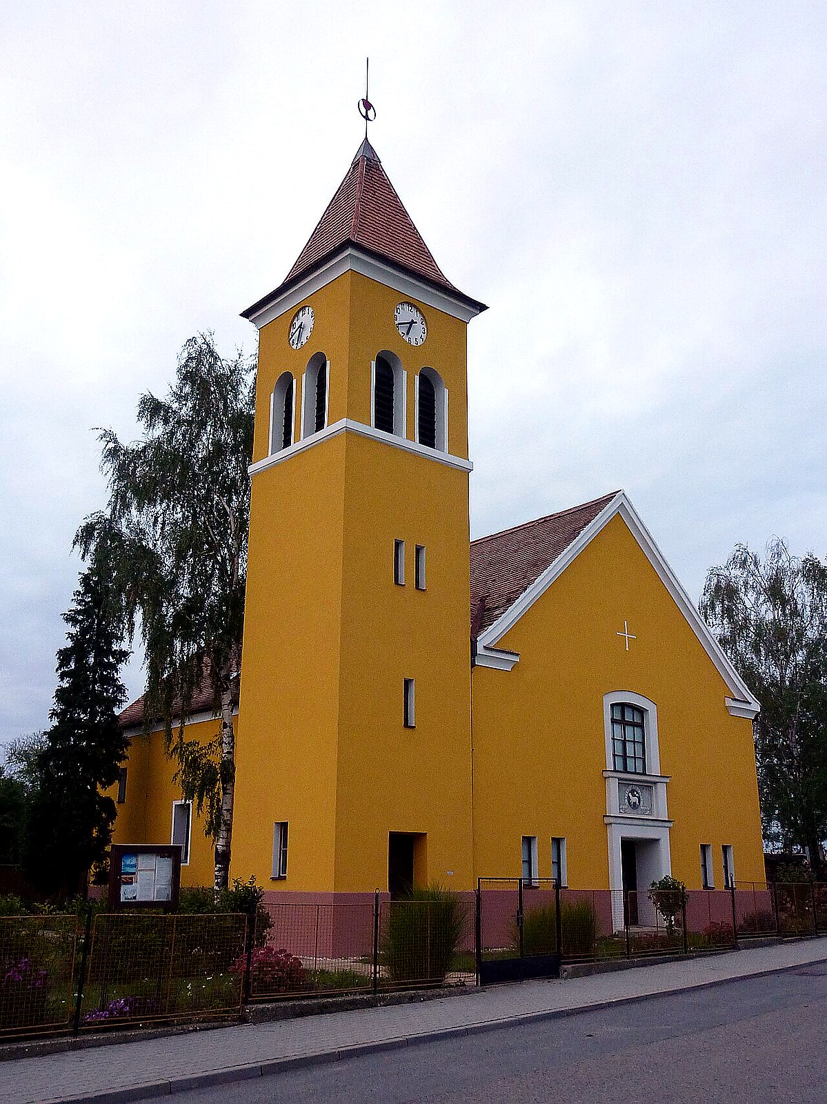
<span>evangelický kostel v Hrubé Vrbce</span>
