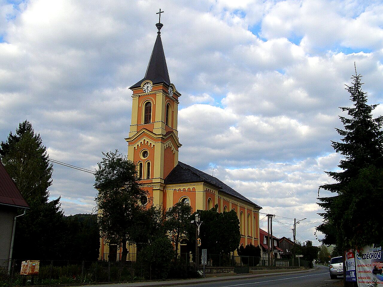 
<span>evangelický kostel v Huslenkách</span>
