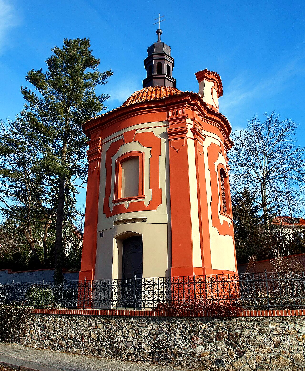 
<span>kaple Nejsvětější Trojice (Smíchov)</span>
