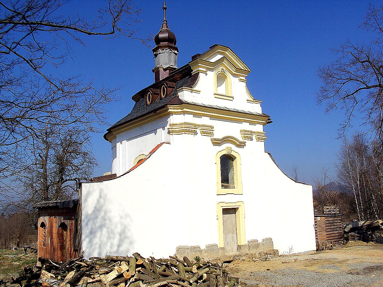 
<span>kaple Neposkvrněného početí Panny Marie na Ladech</span>
