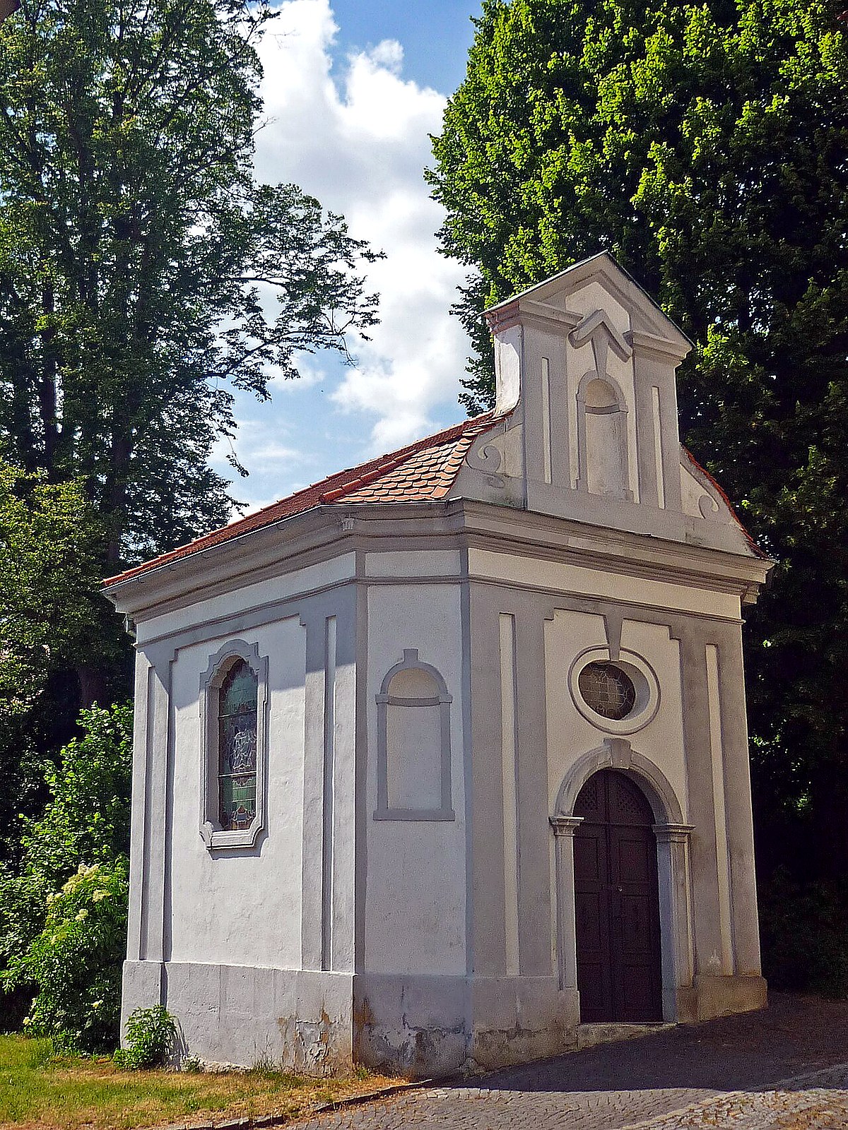 
<span>kaple Panny Marie Bolestné v Benešově nad Ploučnicí</span>
