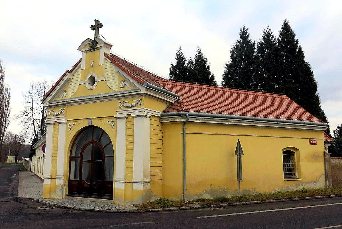 
<span>kaple Panny Marie Pomocné u hřbitova v Duchcově</span>
