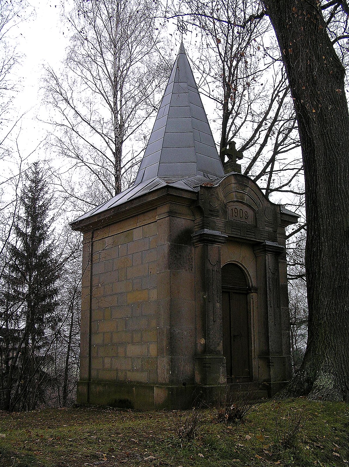 
<span>kaple svaté Anny (Jilemnice)</span>
