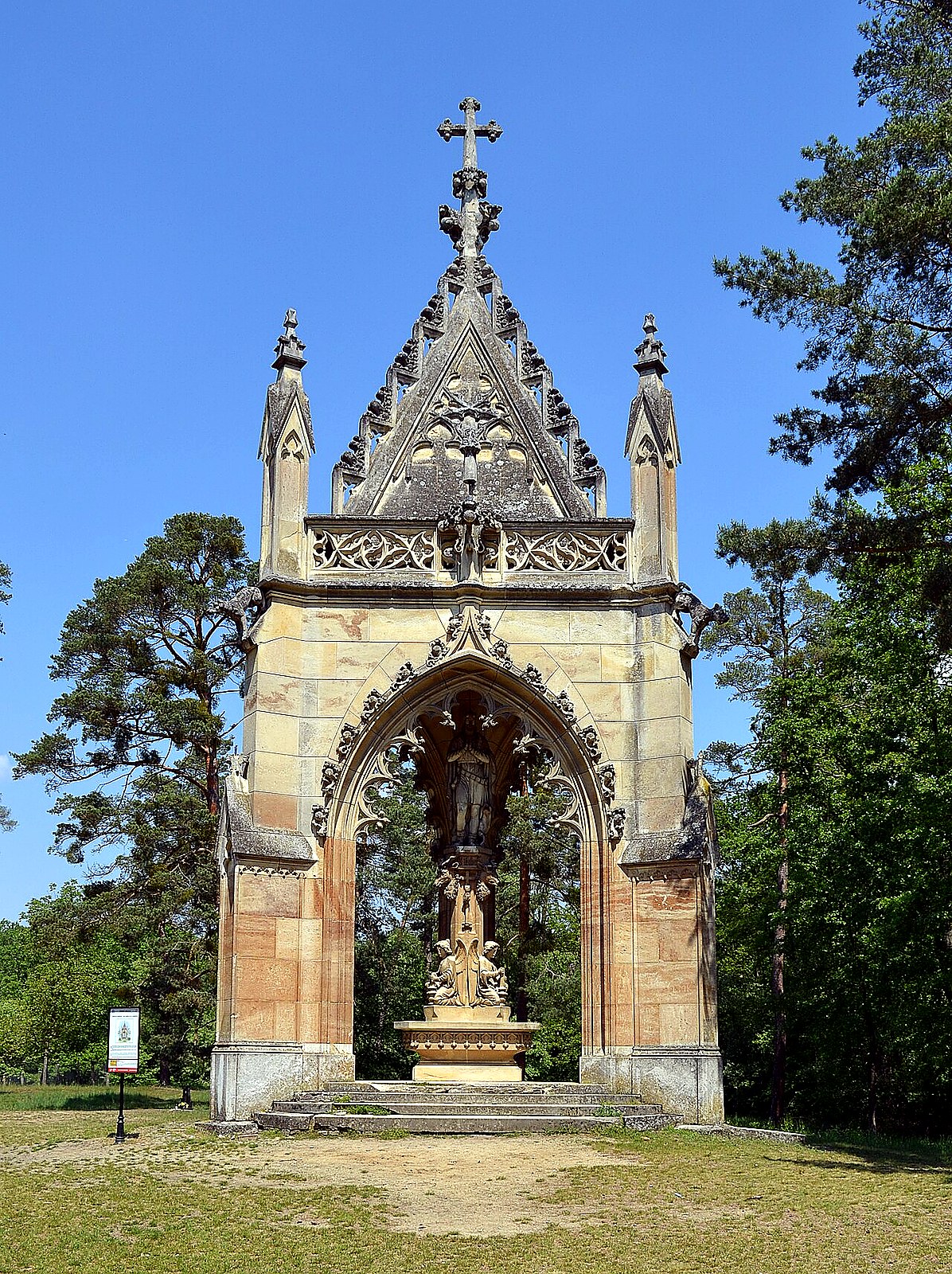 
<span>kaple svatého Huberta (Valtice)</span>
