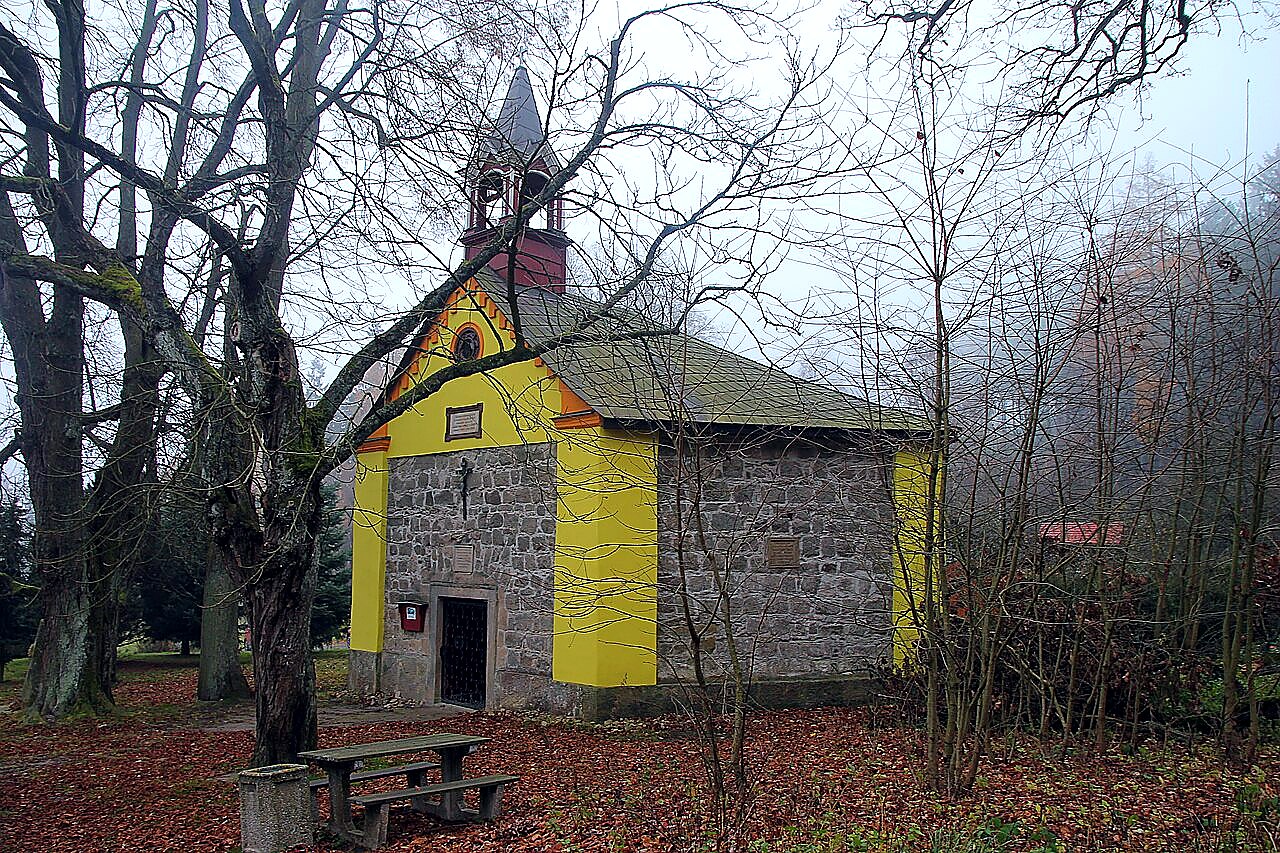 
<span>kaple svatého Kříže (Žďár nad Metují)</span>
