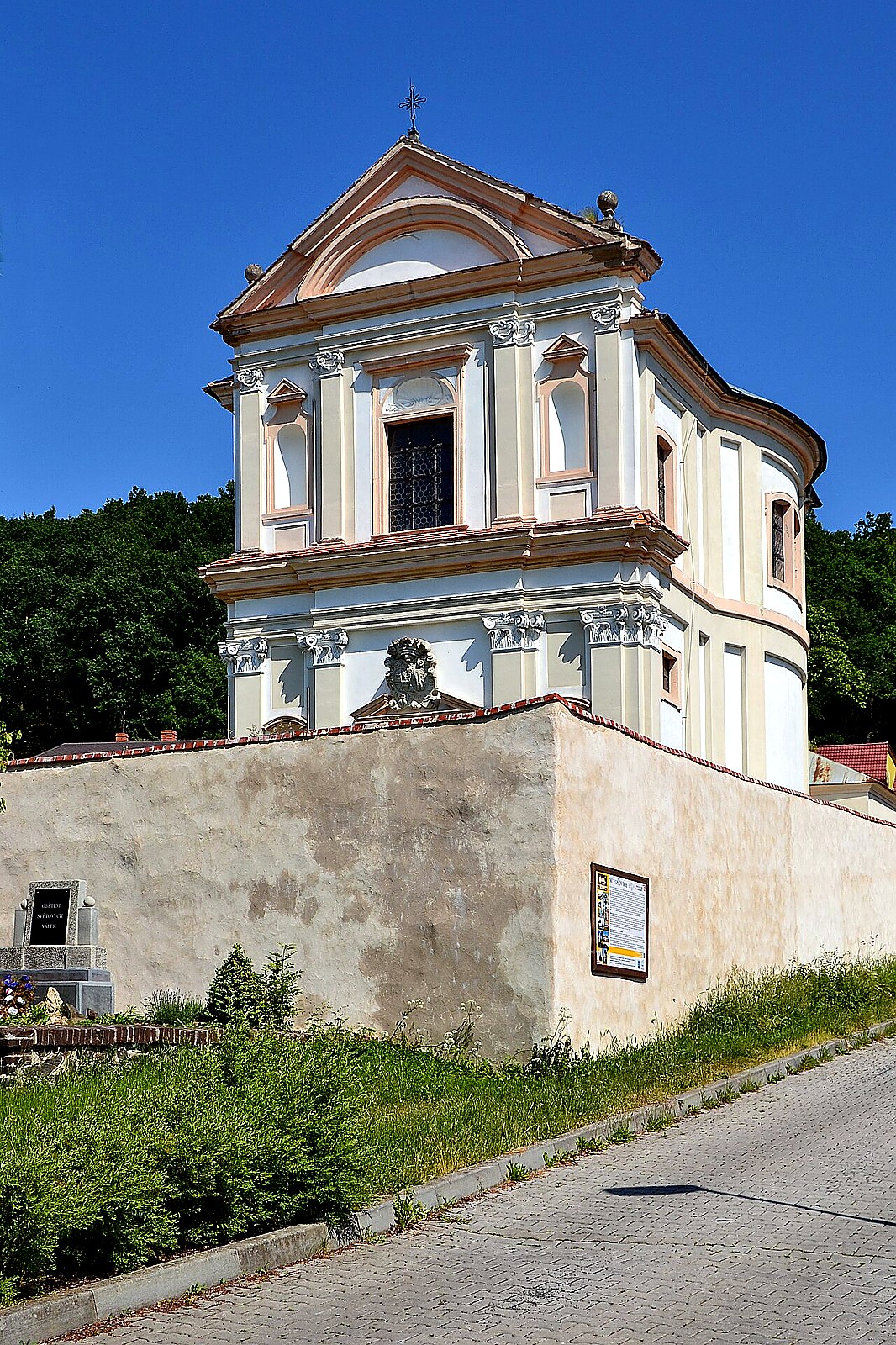 
<span>kaple svatého Vavřince (Mirošovice)</span>
