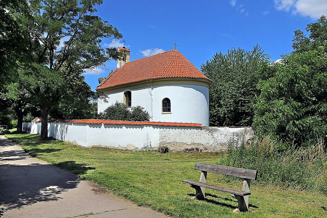 
<span>kaple svatého Václava (Praha-Suchdol)</span>

