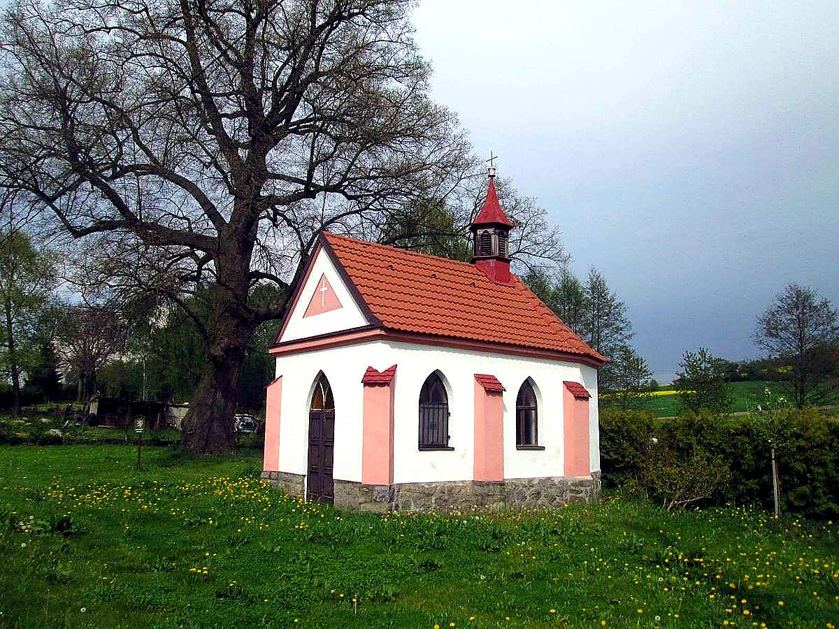 
<span>kaple v Domažličkách</span>
