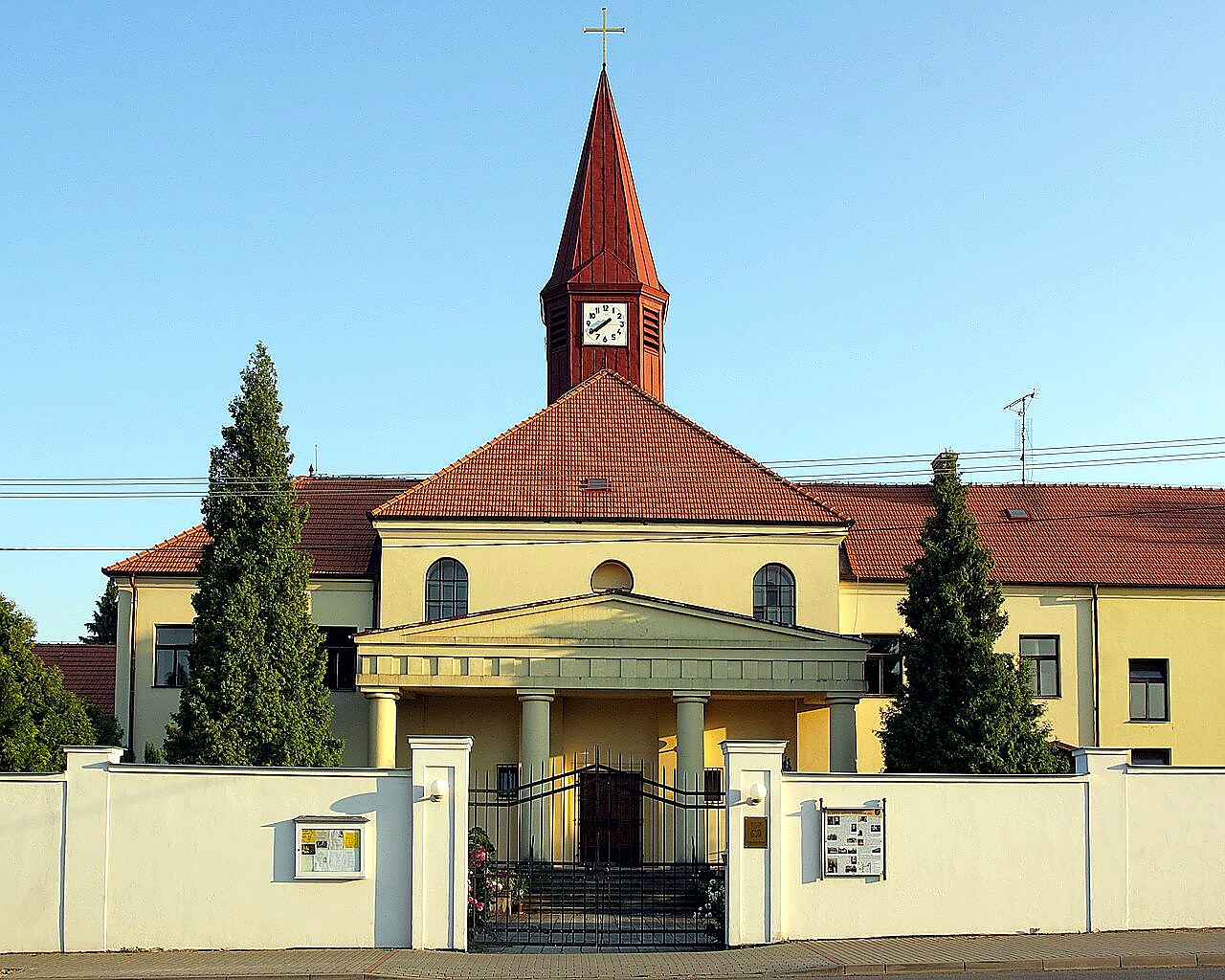 
<span>kostel Božského srdce Páně (Rajhrad)</span>
