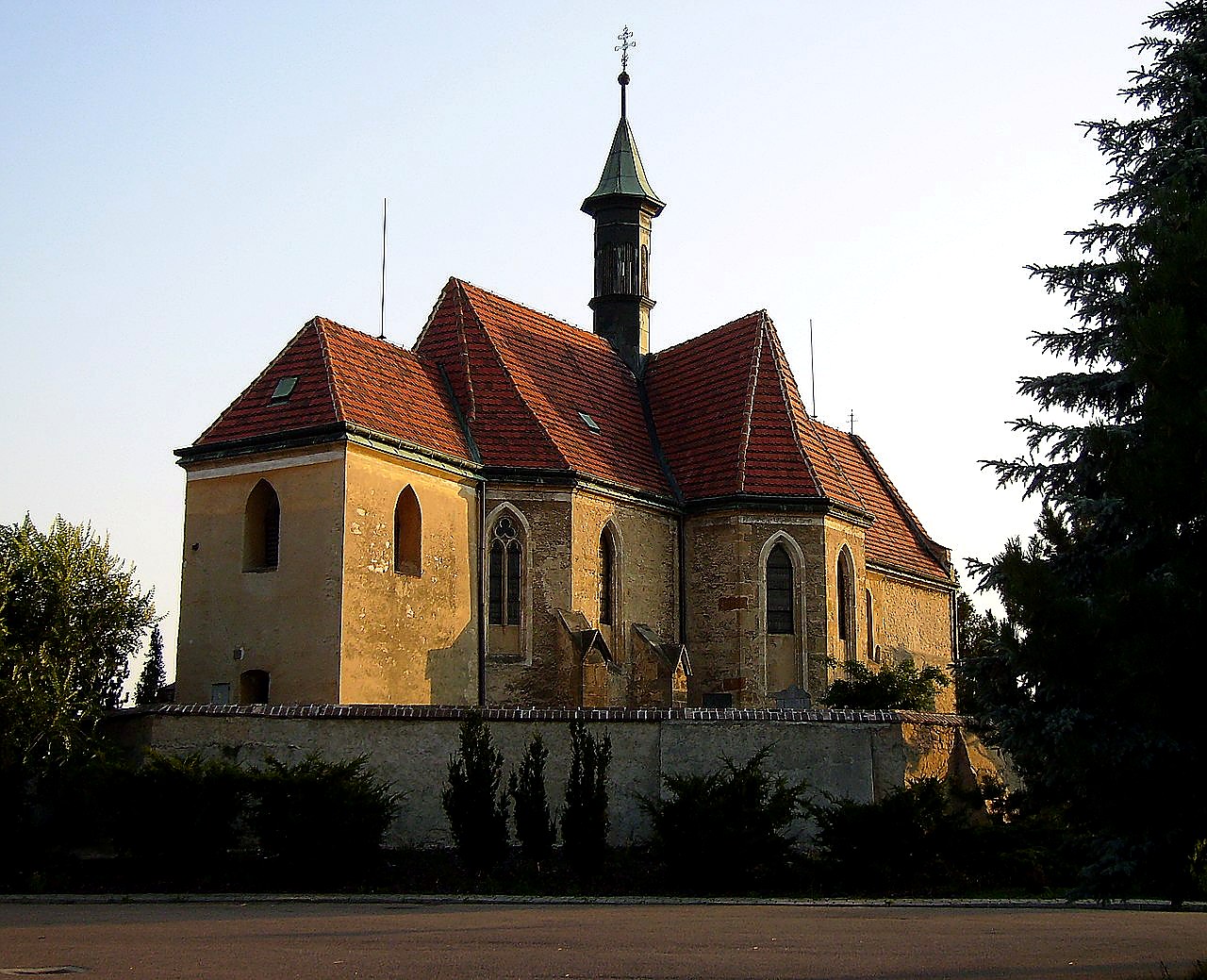 
<span>kostel Nalezení svatého Kříže (Bříství)</span>
