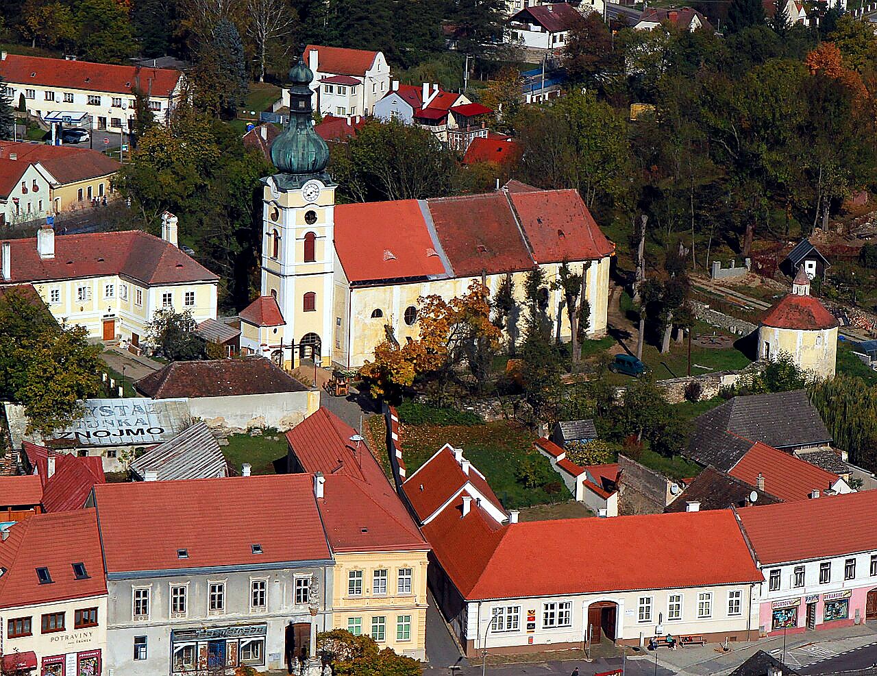 
<span>kostel Nanebevzetí Panny Marie (Vranov nad Dyjí)</span>
