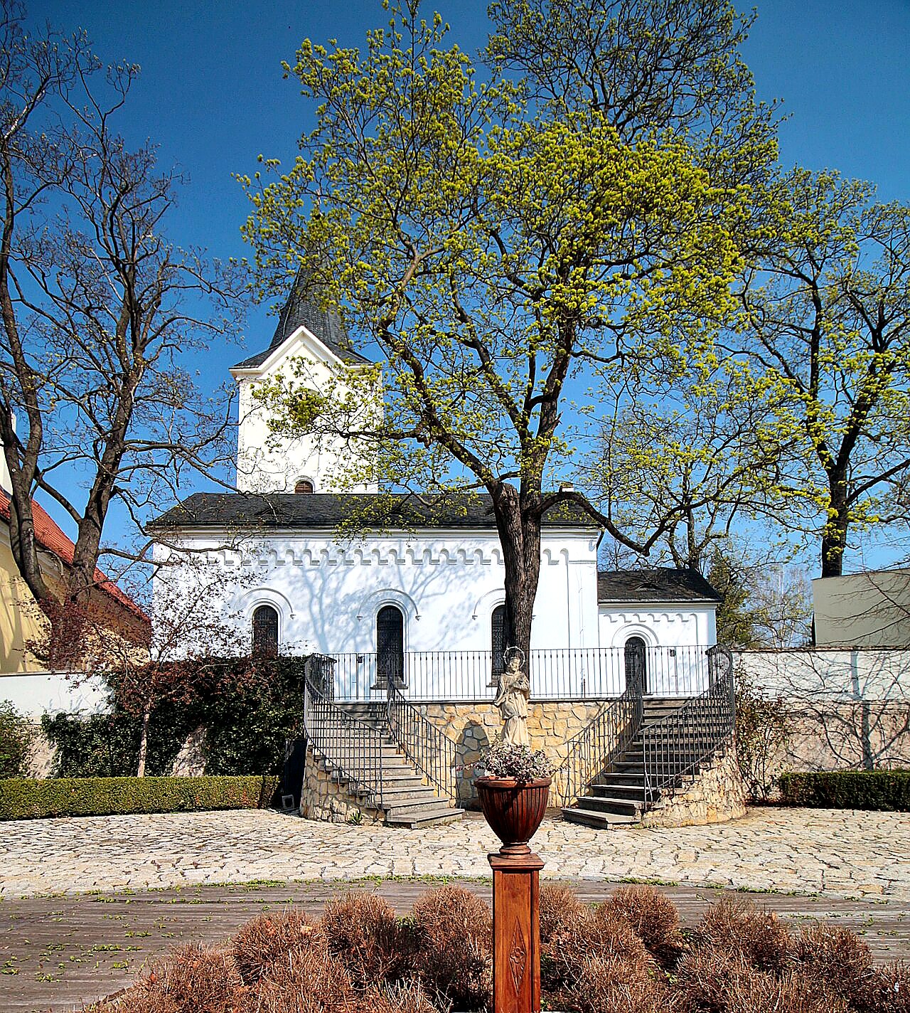 
<span>kostel Nanebevzetí Panny Marie (Dolní Počernice)</span>
