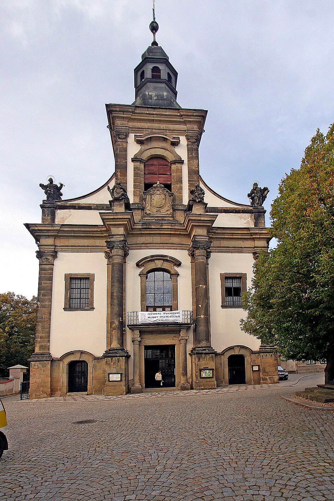 
<span>kostel Nanebevzetí Panny Marie (Ústí nad Orlicí)</span>
