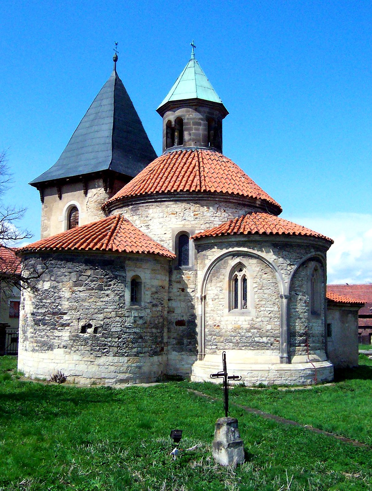 
<span>kostel Narození Panny Marie (Holubice)</span>
