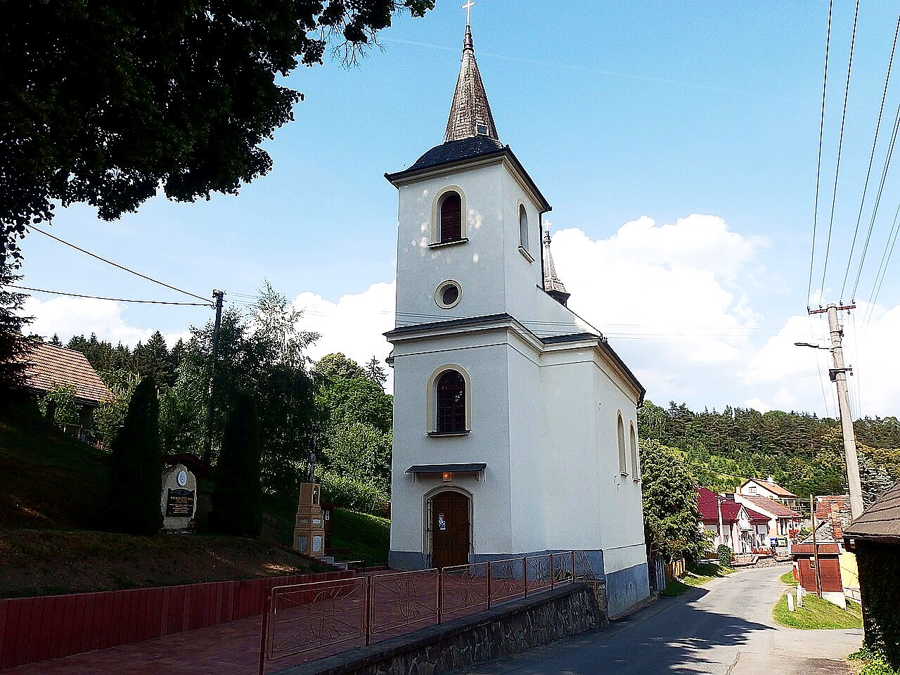 
<span>kostel Nejsvětější Trojice (Chrastavec)</span>

