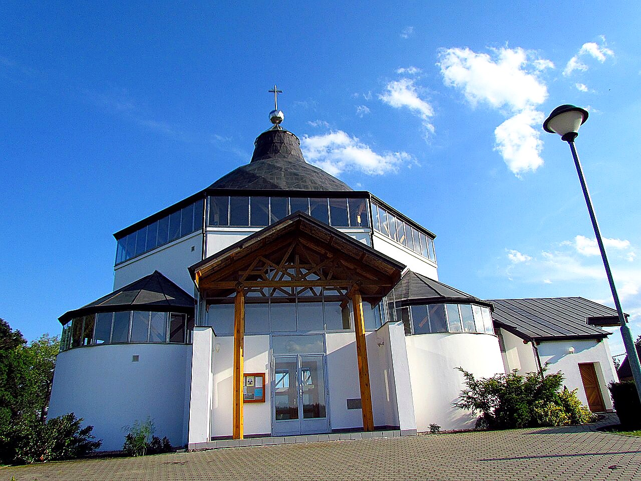 
<span>kostel Panny Marie Matky jednoty křesťanů</span>
