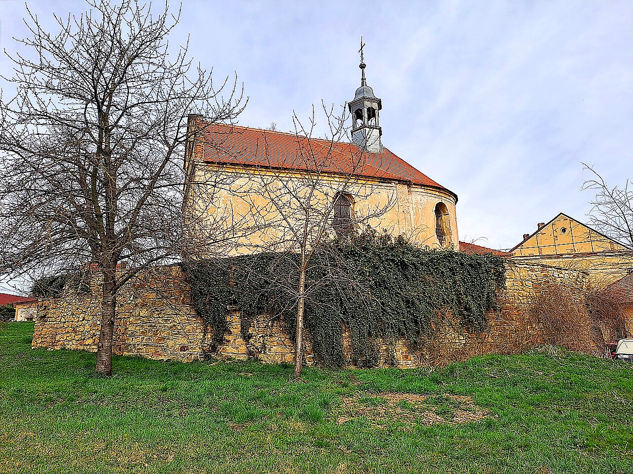 
<span>kostel Stětí svatého Jana Křtitele (Cvrčovice)</span>

