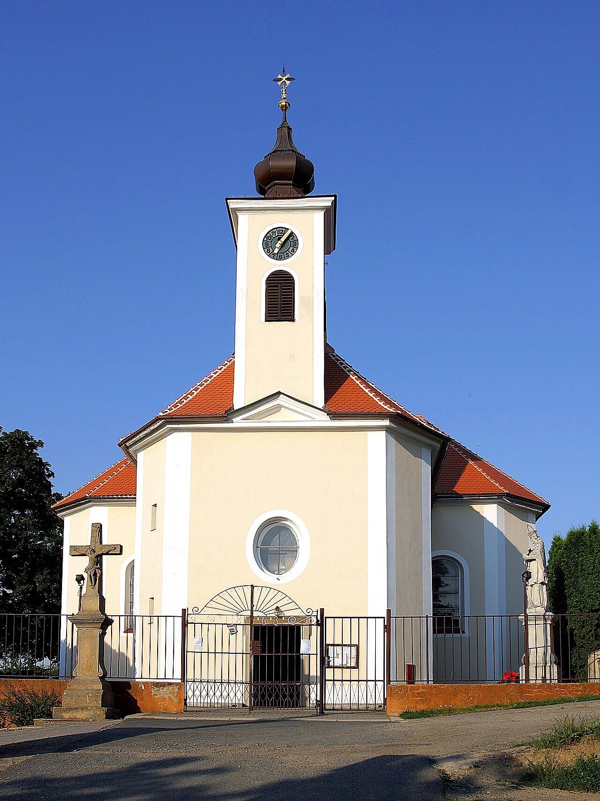 
<span>kostel svatého Augustina (Syrovice)</span>
