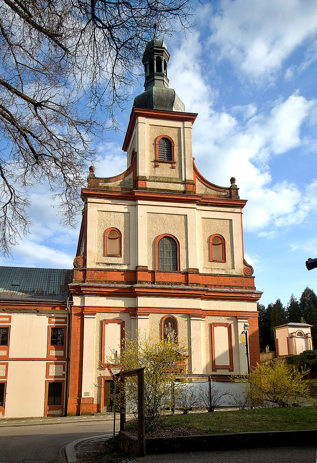 
<span>kostel svatého Augustina (Vrchlabí)</span>
