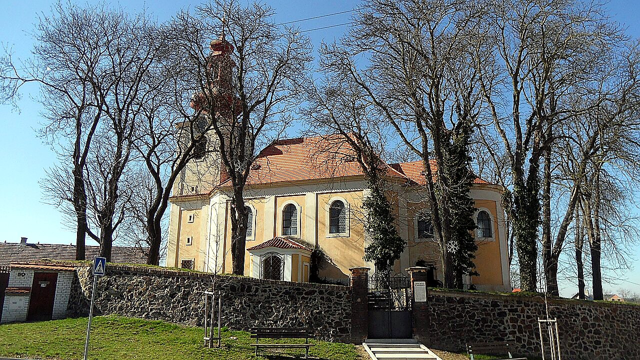 
<span>kostel svatého Bartoloměje (Hostouň)</span>
