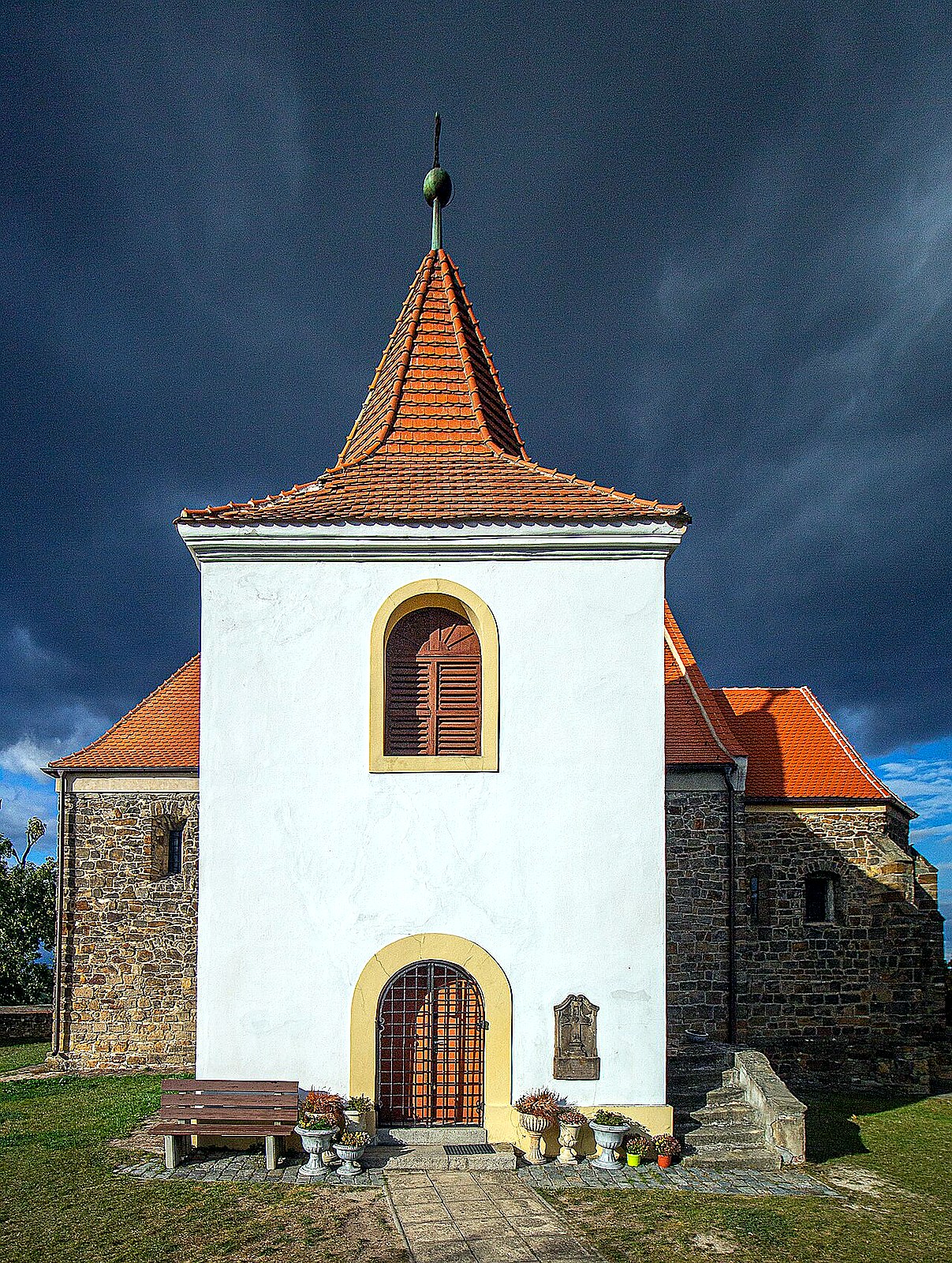 
<span>kostel svatého Bartoloměje v Mochově</span>

