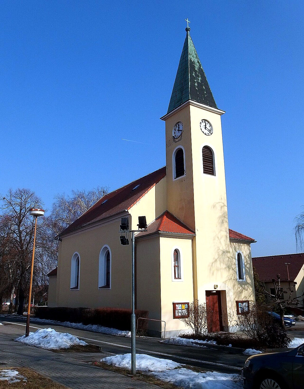 
<span>kostel svatého Cyrila a Metoděje (Lužice)</span>
