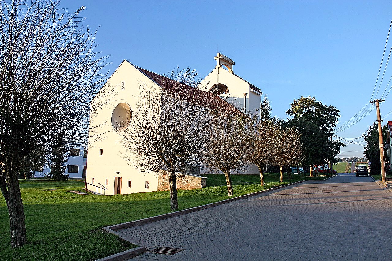 
<span>kostel svatého Ducha (Šumná)</span>
