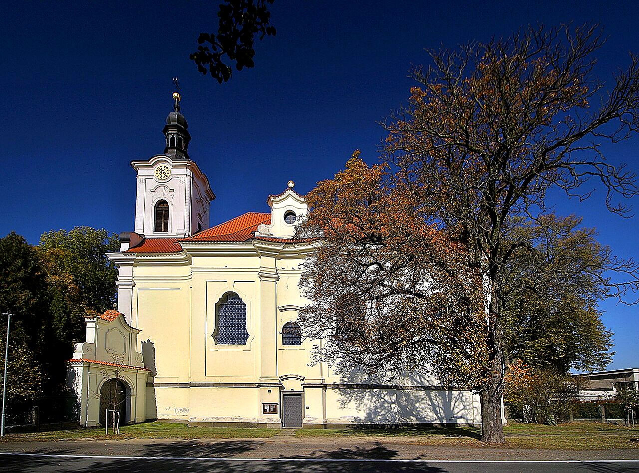 
<span>kostel svatého Františka Xaverského v Opařanech</span>
