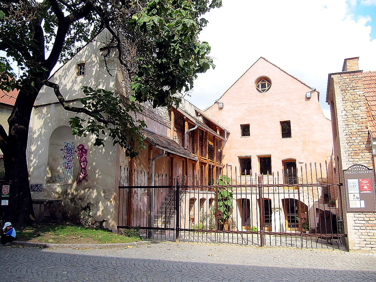 
<span>kostel svatého Františka z Assisi (Mikulov)</span>
