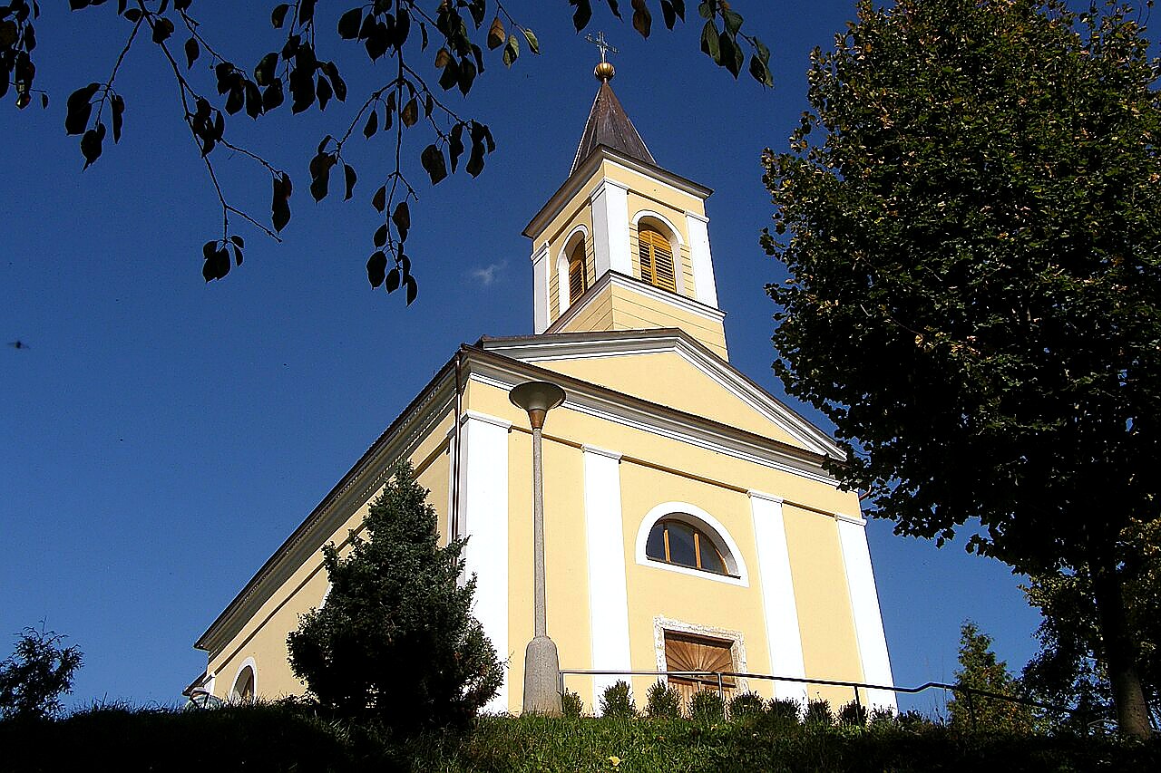 
<span>kostel svatého Jiljí (Bohuňov)</span>
