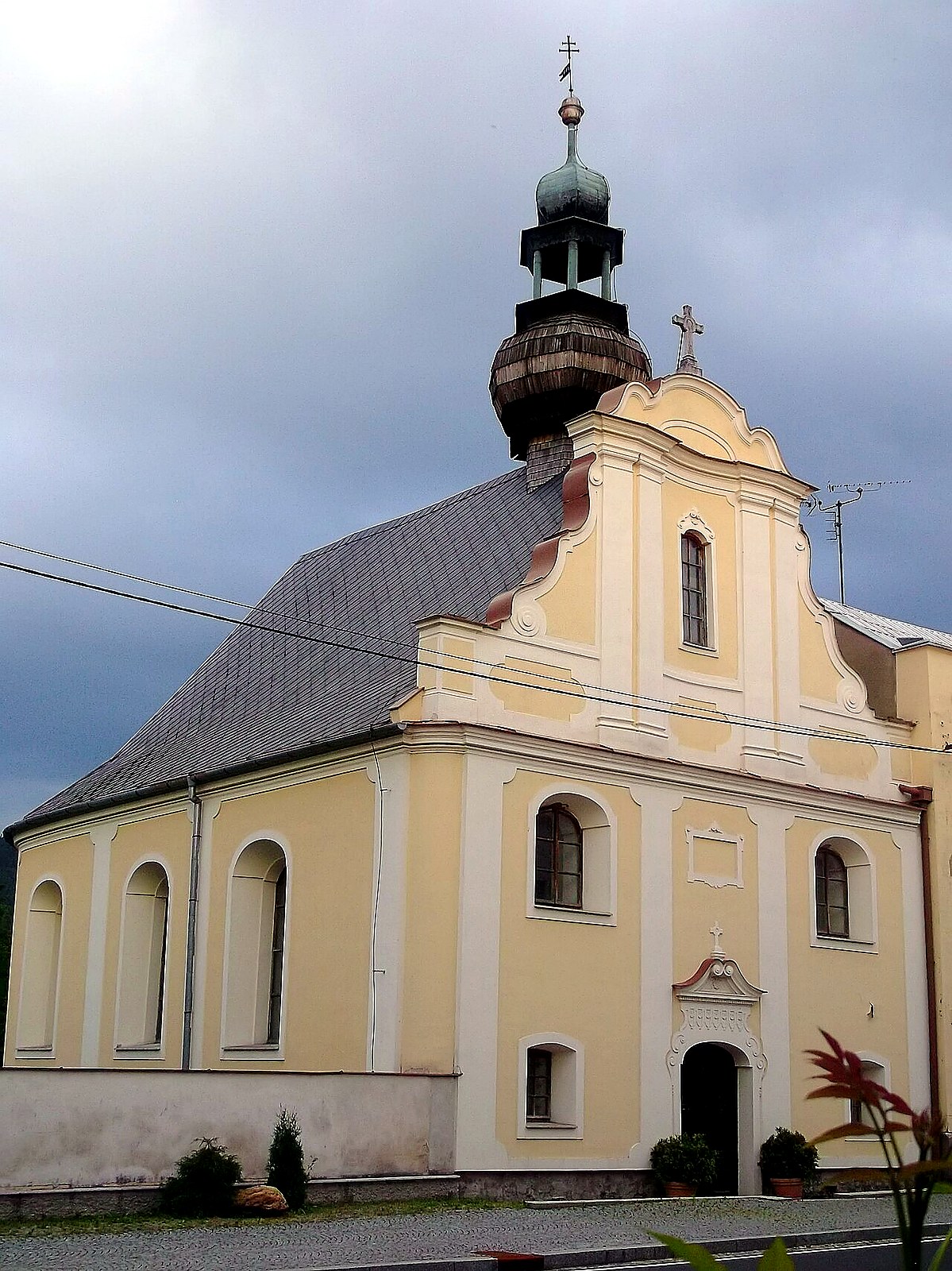 
<span>kostel svatého Kříže (Zlaté Hory)</span>

