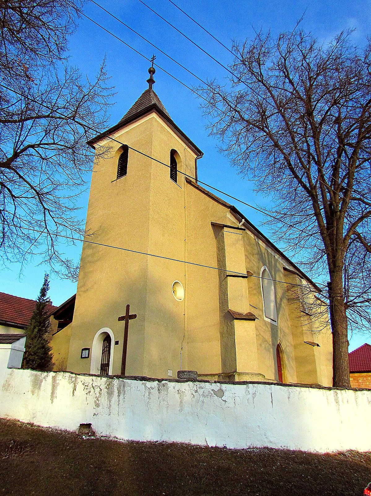 
<span>kostel svatého Martina (Kralice nad Oslavou)</span>
