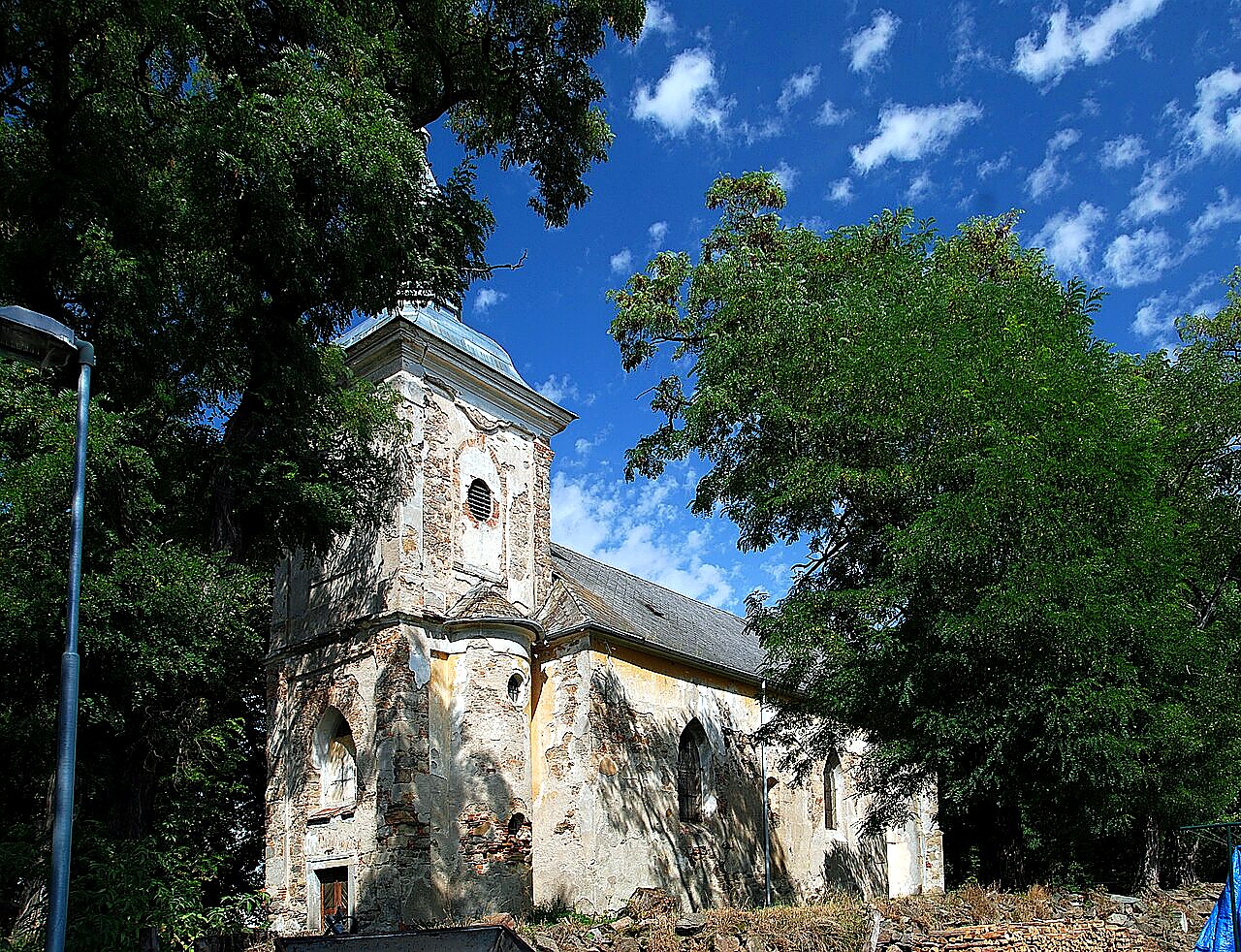 
<span>kostel svatého Mikuláše v Holostřevech</span>
