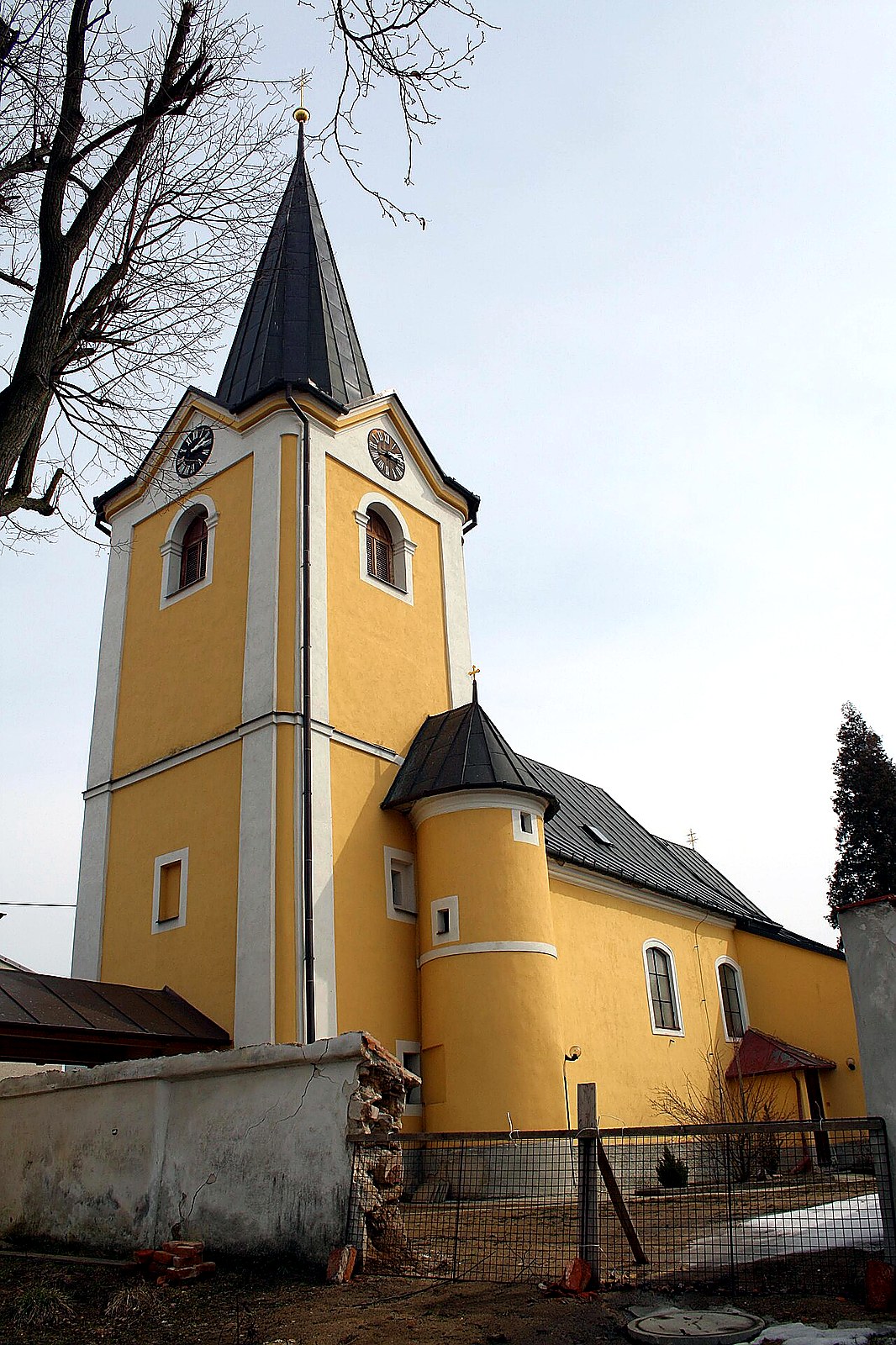 
<span>kostel svatého Petra a Pavla (Trnava)</span>
