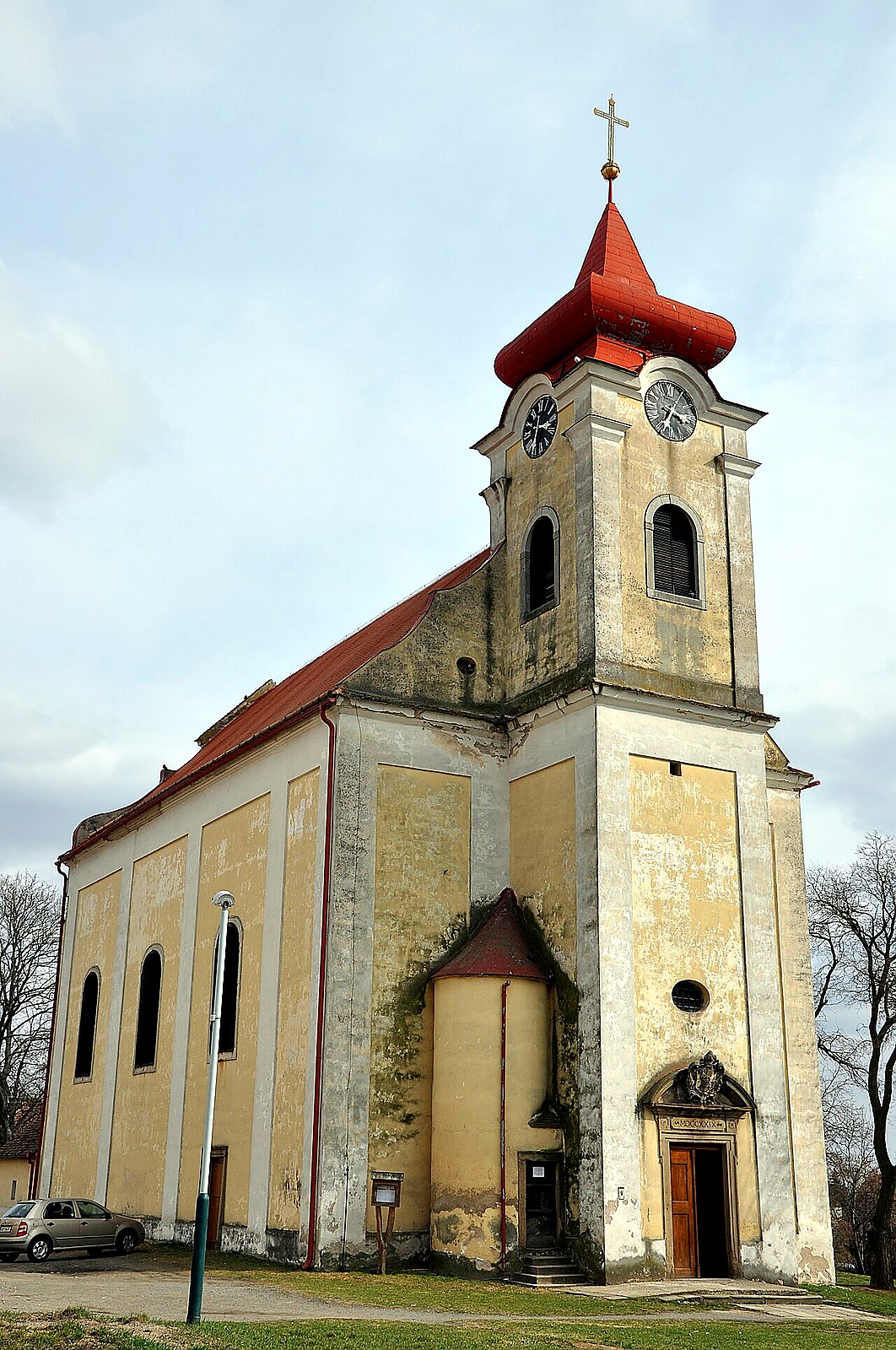 
<span>kostel svatého Petra a Pavla (Miroslav)</span>
