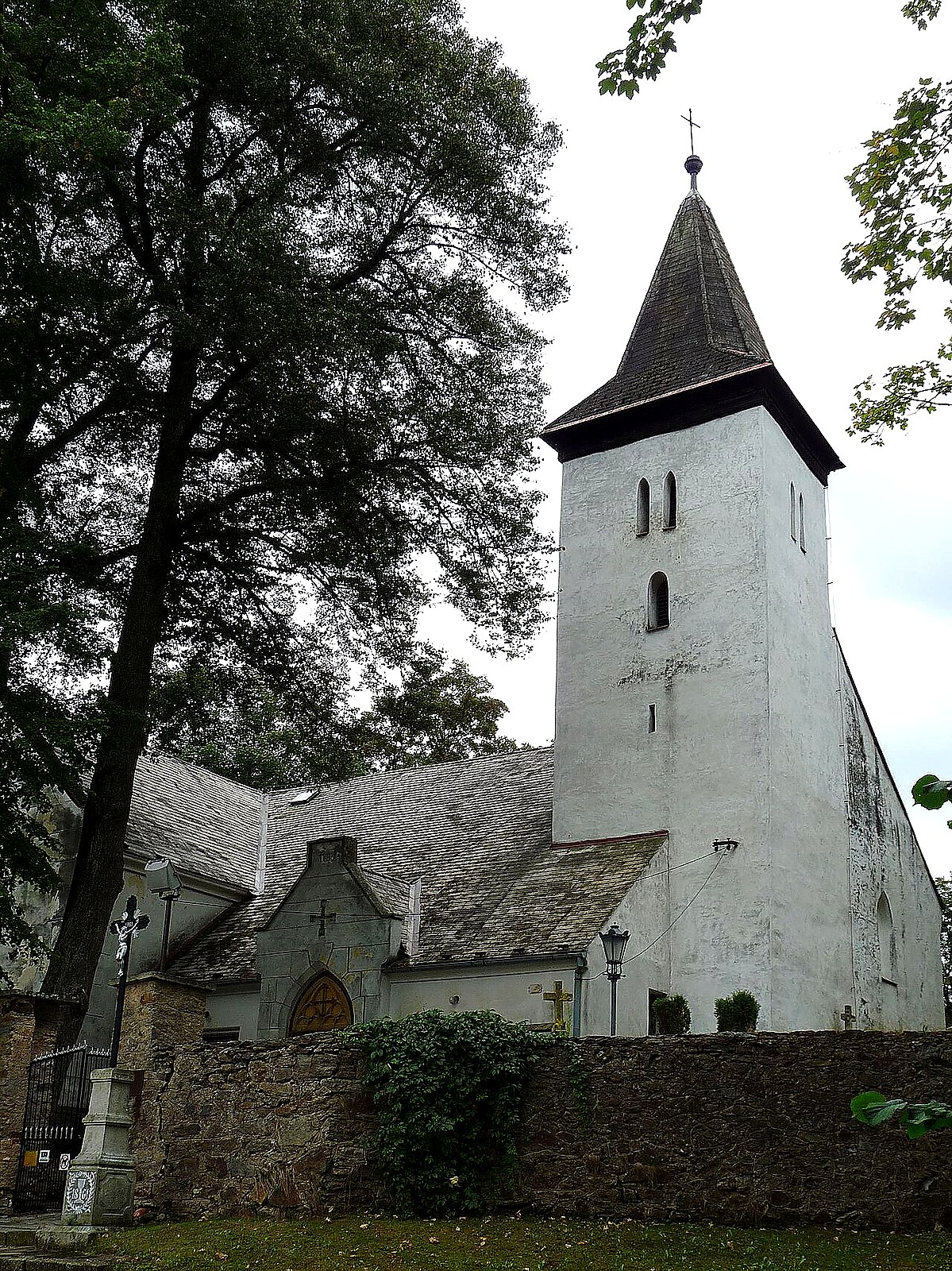 
<span>kostel svatého Petra a Pavla (Zdíkovec)</span>
