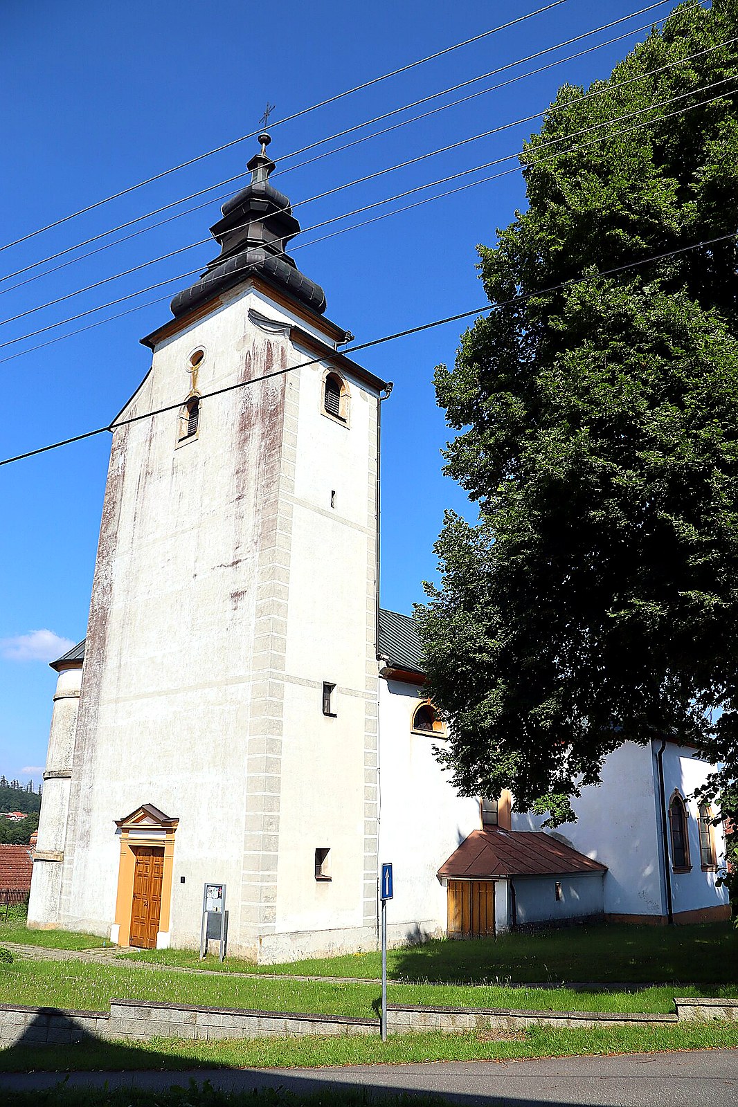 
<span>kostel svatého Vavřince (Červená Lhota)</span>
