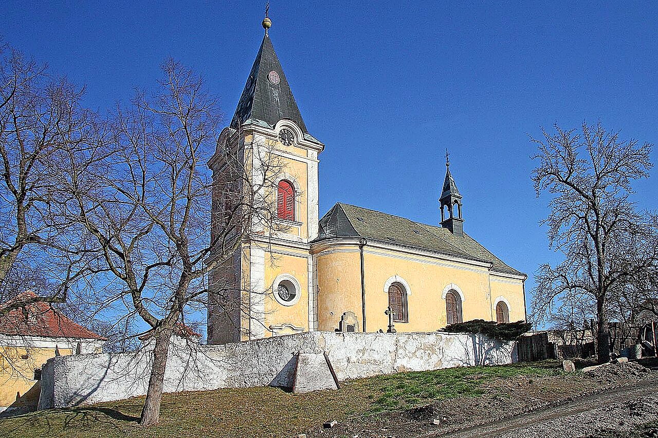 
<span>kostel svatého Václava (Činěves)</span>
