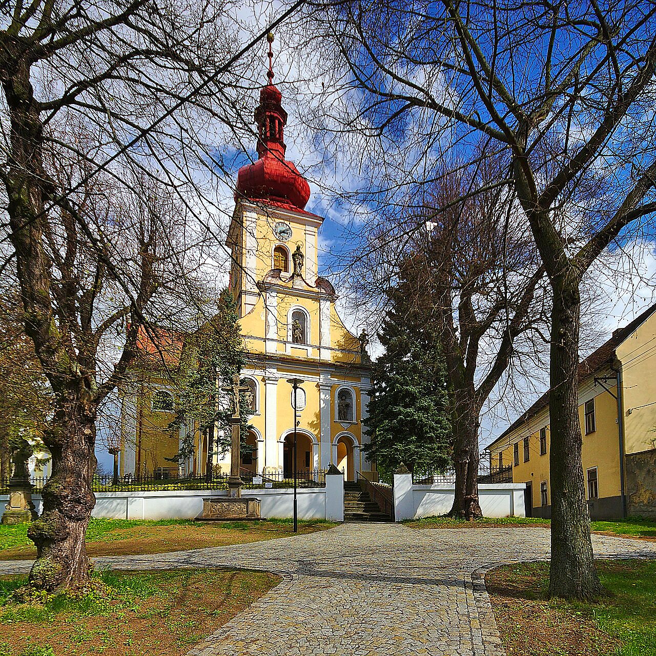 
<span>kostel svatých Petra a Pavla (Tištín)</span>

