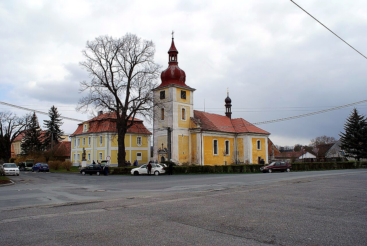 
<span>kostel svatých Petra a Pavla (Dolní Lukavice)</span>
