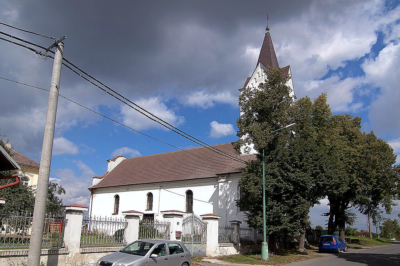 
<span>kostel Českobratrské církve evangelické v Nebuželech</span>
