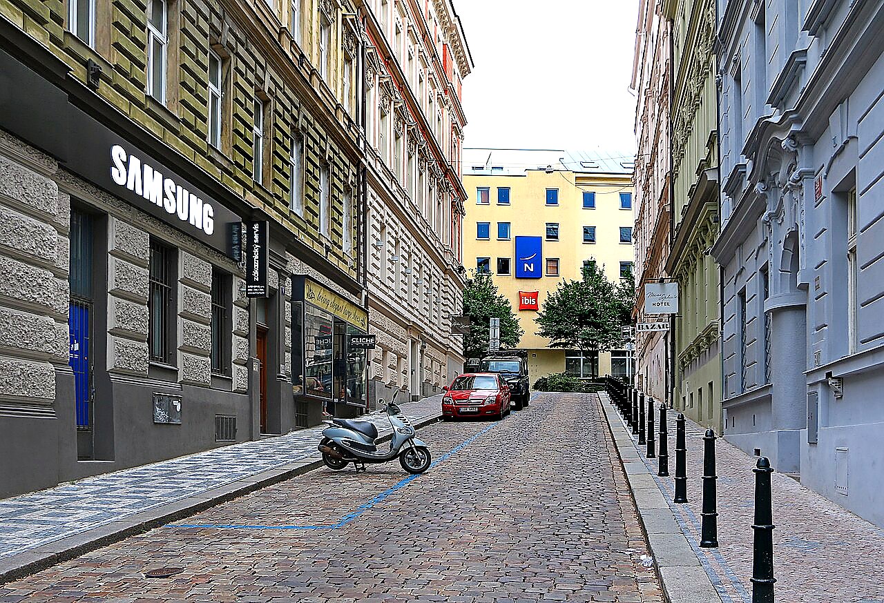 
<span>Melounová</span>
