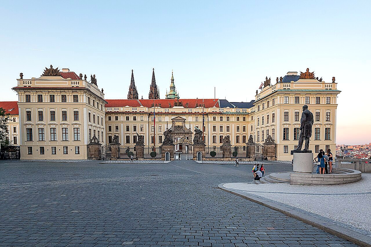 
<span>První nádvoří Pražského hradu</span>
