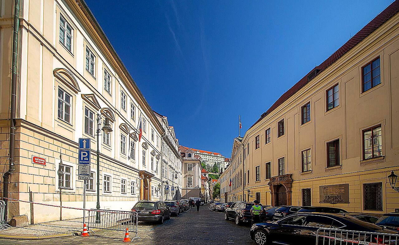 
<span>Sněmovní</span>
