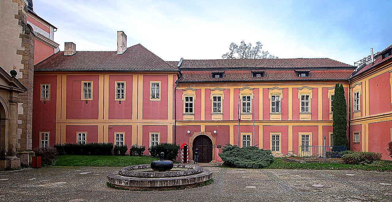 
<span>Klášter augustiniánů kanovníků na Karlově</span>
