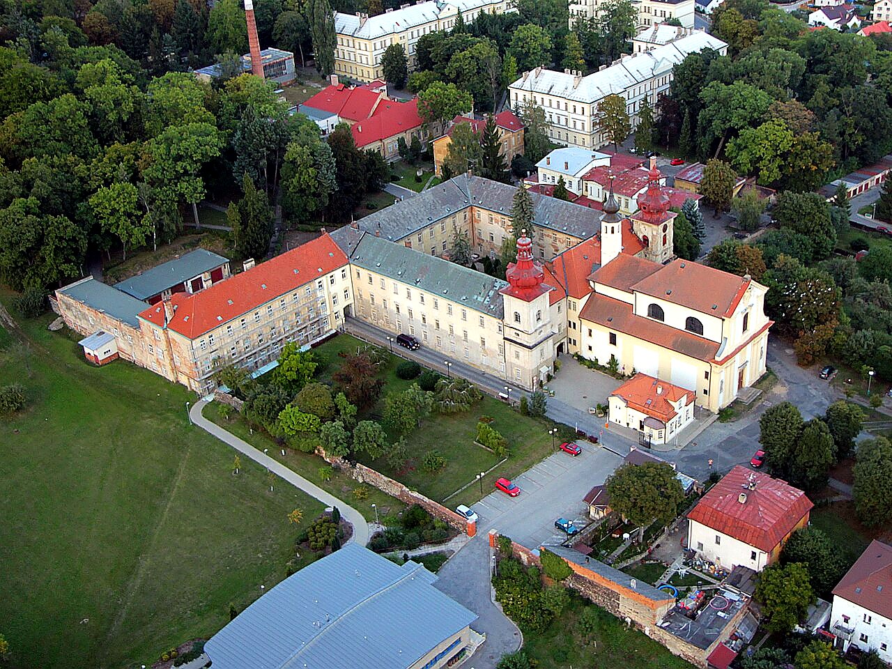 
<span>Piaristická kolej (Kosmonosy)</span>
